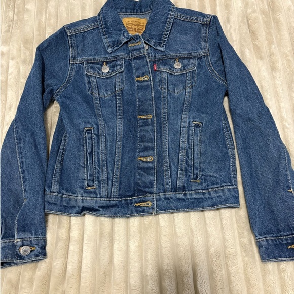 Levi's Classic Blue Jean Jacket - Picture 2 of 5